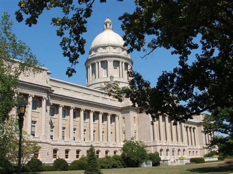 Kentucky State Capitol Building Gunmen Some In Masks Swarm Ky