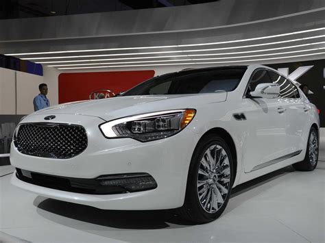 Kia's Impressive K900 Luxury Car (Photos) - Business Insider | Top 10