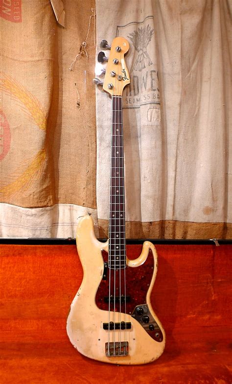 Generate work visa credit card card and mastercard, all these generated card numbers are valid this can help you fill out credit card information on some untrusted sites to protect your real credit. Fender Jazz Bass 1966 Olympic White