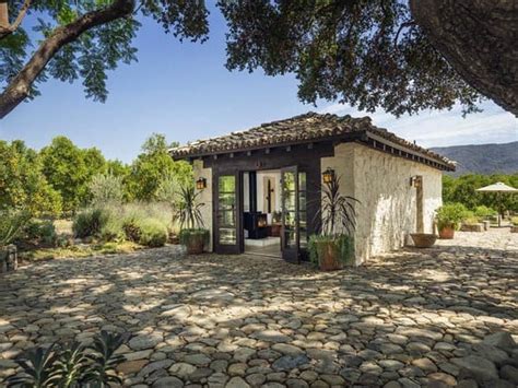 Дом в средиземноморском стиле — houzz. Stunning Spanish-style hacienda ranch in Ojai