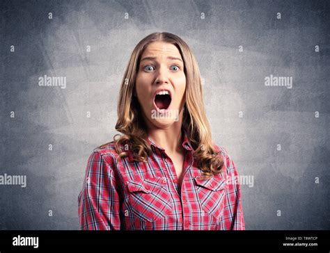 Girl Screaming Afraid Hi Res Stock Photography And Images Alamy