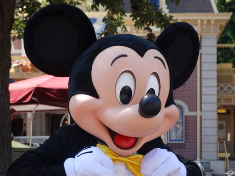 Videos New Look For Mickey Mouse As Part Of Disneylands Post Diamond