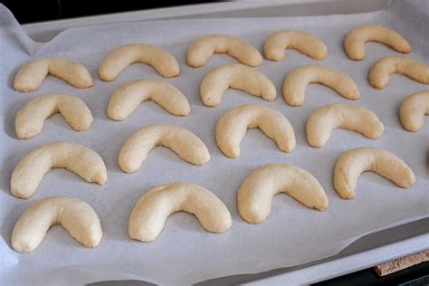 Vanilla Crescent Cookies Vanillekipferl Recipes From Europe