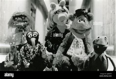 Kermit Fozzie Miss Piggy Rizzo Gonzo And Pepe In The Movie Muppets