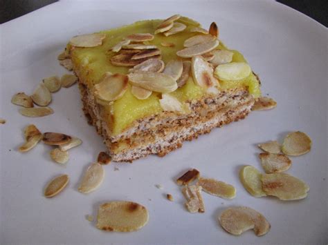 Recept på mandeltårta eller oscar ii tårta med smörkräm. Min Lilla Kokvrå: Hela Sverige bakar - Mandeltårta med ...