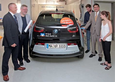 Garagenbox für Elektromobil von Abschlussklasse der ...