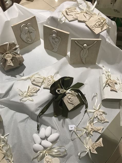 Bomboniera fiore e farfalla interamente in swarovski per varie ricorrenze. Bomboniere con soggetti sacri per Battesimo Comunione e ...