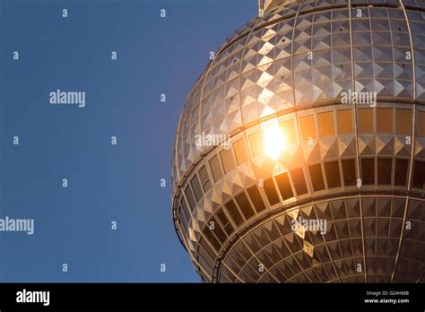 Berlins Tv Tower Fotografías E Imágenes De Alta Resolución Alamy