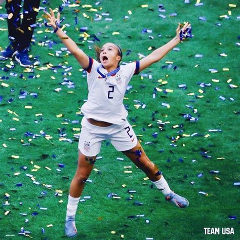 Mallory Pugh 2 Uswnt 2019 World Cup Team Celebrates Winning The World Cup Uswnt Soccer