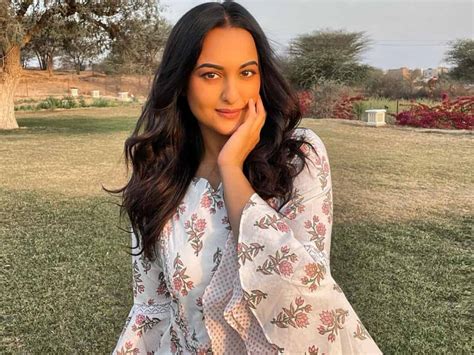Sonakshi Sinha Gives A Dabangg Reply To Marriage Questions