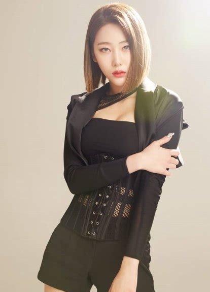 그룹 블랙스완 멤버 혜미가 사기 혐의로 고소당했습니다. 블랙스완 혜미 사기 피소 여파? '더쇼' 출연 불발 공식