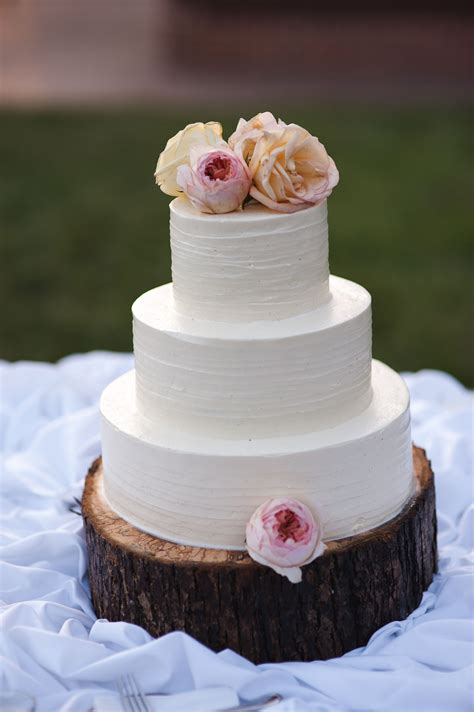 Feb 17, 2021 · whether you choose fresh flowers for your wedding cake or intricate sugar flowers as decoration, the incorporation of flowers is one of the most timeless wedding cake design techniques. Pin by Suzanne Dunning on Cakes | Beach wedding cake ...