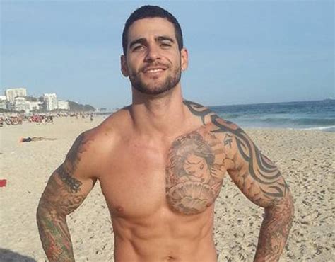 Rodrigo Portuga desnudo un Gran Hermano brasileño pillado