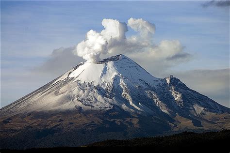 Mexico's popcatepetl volcano, dubbed el popo by the locals, has been spewing ash — and sometimes more — frequently in recent years. Popocatepetl (5452 m) - Blog de Miquel J. Pavón Besalú