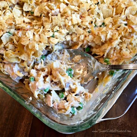 Stir in the peas, mushrooms, onion, pimientos and tuna. Tuna Noodle Casserole Classic Recipe - Simplemost