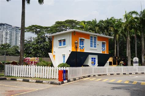 Get some unforgettable family photos at the kl upside down house. Upside Down House @ Menara Kuala Lumpur - Weekend Treat