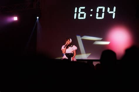 篠崎愛（写真提供：シャイニングウィル） 篠崎愛、24歳の誕生日にメジャーデビュー発表 [画像ギャラリー 3 6] 音楽ナタリー