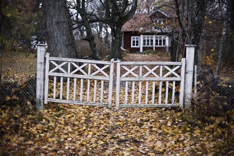 A few important steps help insure that the next time you hang a gate on your land… How to Fix a Sagging Wood or Metal Fence Gate