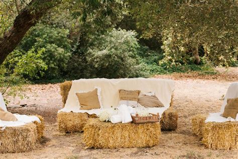 Of course i had to make some rugs to go with because there's no way you have hay bales laying around without some hay laying around. 17 Best images about Weddings: Straw Bale Seating on ...