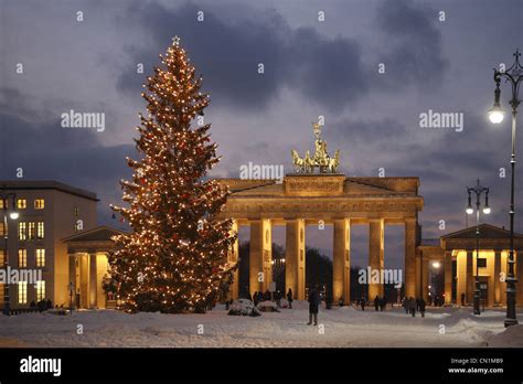 Berlin Brandenburg Gate Christmas Tree Winter Snow Stock Photo Alamy