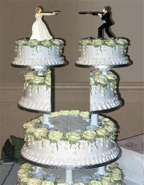 Amazingly Bizarre Wedding Cakes 30 Pics Tacky Wedding Wedding Humor