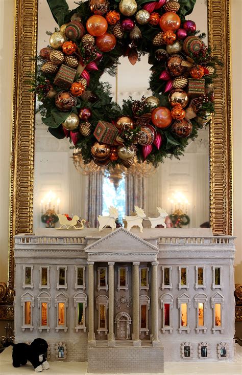 The tradition of the first lady choosing a decorative theme for the tree dates back to 1961 when jacqueline kennedy selected a nutcracker motif for the white house decorations. 30 House Christmas Decorations Ideas For 2016 - Decoration ...