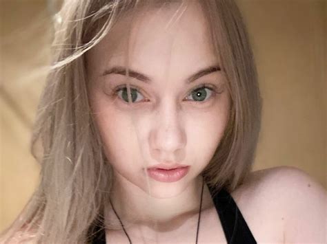 arialil blond babe webcam