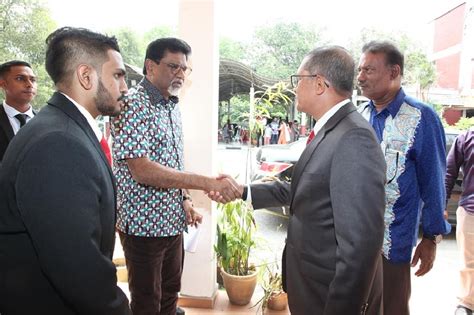 Kbat ialah keupayaan untuk mengaplikasikan pengetahuan, kemahiran dan nilai dalam membuat penaakulan dan refleksi bagi menyelesaikan masalah, membuat keputusan, berinovasi dan berupaya mencipta sesuatu. Kuiz Kemahiran Berfikir Aras Tinggi (KBAT)