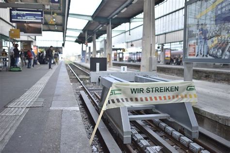 We did not find results for: Streik bei der Bahn: Bei Reisenden sind Nerven gefragt ...