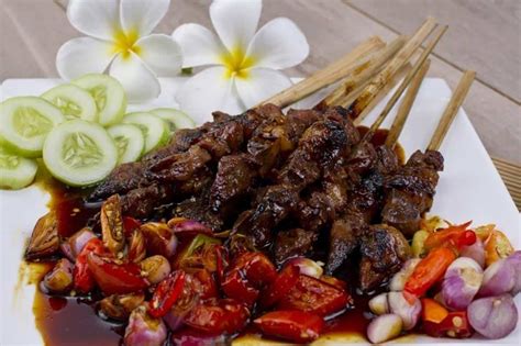 Kamu dapat memasak sate kambing empuk bumbu ketumbar menggunakan 34 bahan. 10 Sate Paling Populer di Indonesia yang Wajib Dicoba