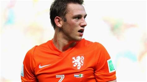 Dat heeft de nieuwe bondscoach louis van gaal vrijdagmiddag tijdens een persconferentie bekend gemaakt. Stefan de Vrij: Netherlands defender signs for Lazio - BBC ...