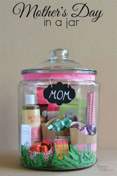 Distance is a difficult thing for parents to cope with. Creative DIY Holiday Gift Ideas for Parents from Kids - Hative