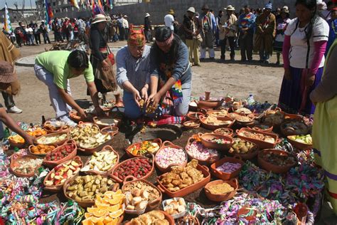 Convivía con una adolescente, que en ese entonces tenía 14 años de edad, y la madre de ésta. Se homenajeó a la pachamama en el barrio de la Tupac en ...
