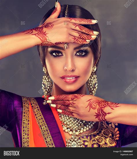 Beautiful Hindu Woman Telegraph