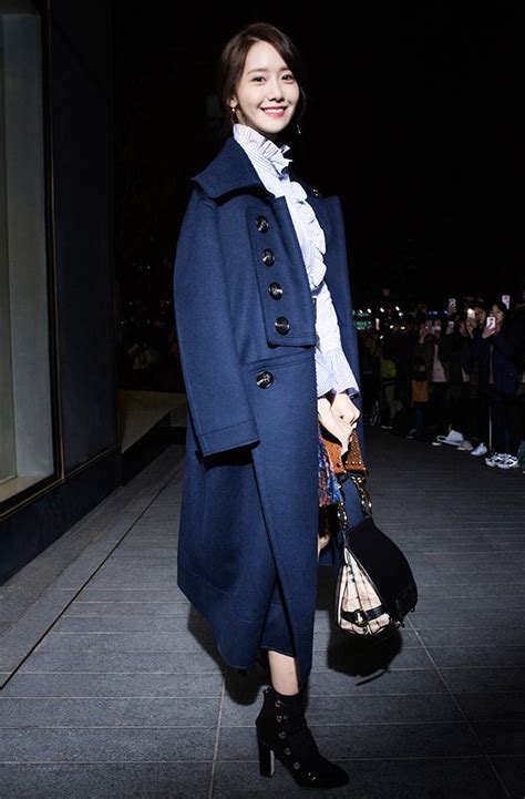 Ähnliche suchanfragen wie yoona lim. Singer Yoona Lim wearing Burberry at the Burberry Seoul ...