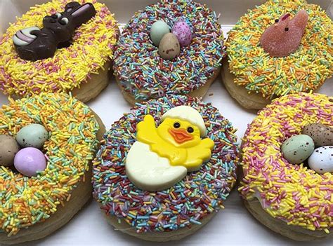 Christenen vieren deze dag vanuit hun geloof dat jezus uit de dood is opgestaan, op de derde dag na zijn kruisiging. Pasen Donut box - JJ Donuts