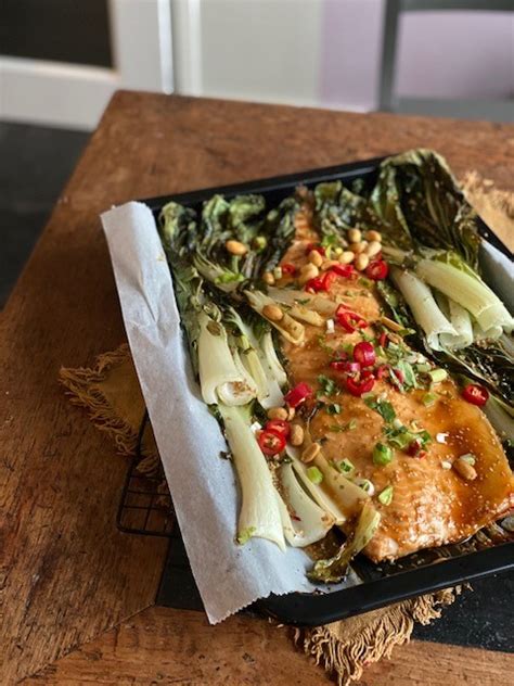 Aziatische zalm uit de oven met paksoi Bakplaat recept
