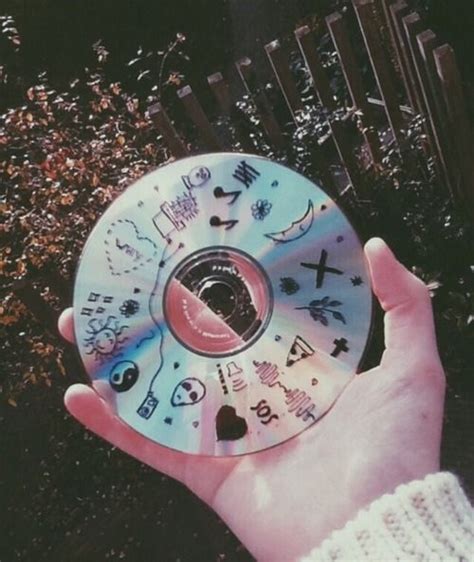 Ver más ideas sobre arte de discos de vinilo, decoración discos de vinilo, arte con cds. This represents my love for music, somedays i draw on cds when i bored (With images) | Grunge ...