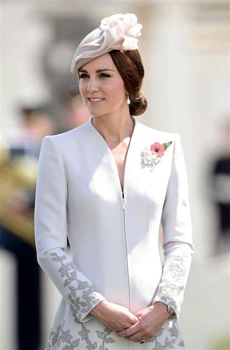 Kate Middleton Je Povila Dečka Tuji Trači