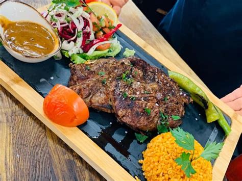 From the shafie madhhab that i follow, eel is considered halal to eat because in shafie, all the food in the sea can be eaten. Mon Chalet Grill - Halal 5 Étoiles