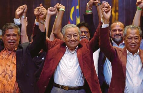 Yab tan sri dato' haji muhyiddin bin haji mohd. Tun M swears in as 7th Prime Minister today | New Straits ...