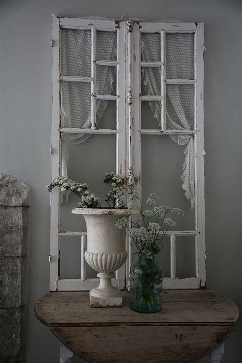 These old window ideas, from vertical gardens to framed quilts, are just as pretty as they are useful. an old window can be a cool decoration for a shabby chic ...