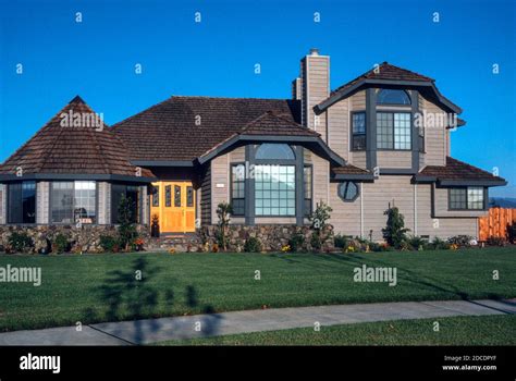 1980s Suburban Two Story House Hi Res Stock Photography And Images Alamy