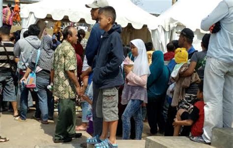 Six political parties supported them, but the pair was eliminated in. Warga hingga Menpera Era Soeharto Berekreasi ke Kalijodo ...