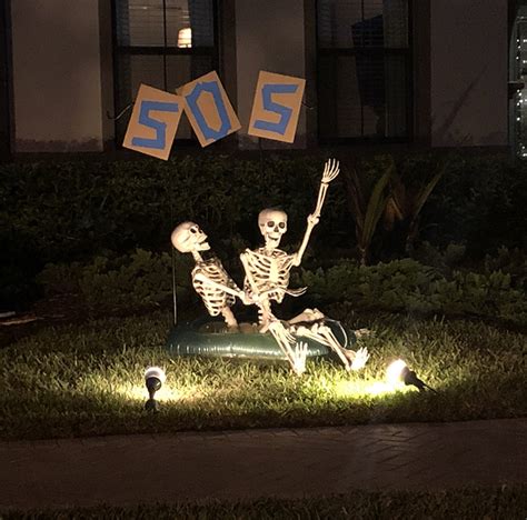 Maybe you would like to learn more about one of these? This House Displays Their Halloween Skeletons In A ...