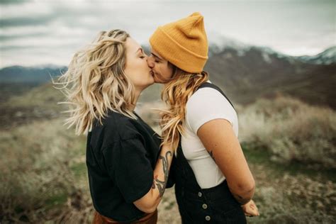 Spring Hilltop Lovers India Earl Lesbian Couples Photography Cute