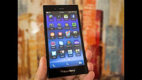 Blackberry hub, universal search buat yang mau donlot film langsung dr z3 sumber dari youtube atau dr chanel streaming n video lain tanpa aplikasi, cukup mengandalkan browser. BlackBerry Z3 Review - YouTube
