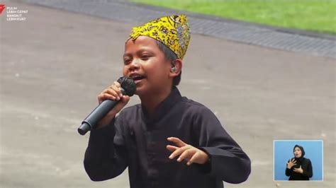 Profil Farel Prayoga Penyanyi Ojo Dibandingke Yang Sukses Goyang Istana