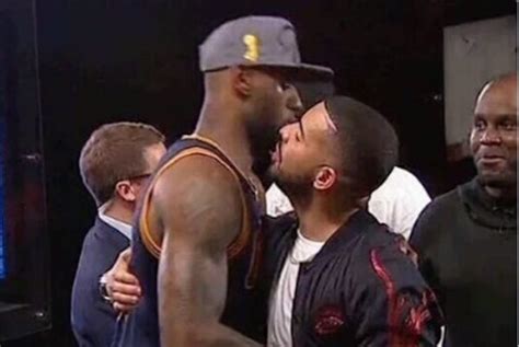 Did Drake Tried To Kiss Lebron James Twitter Reacts Watch Urban