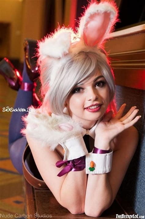Battle Bunny Riven Curvy Cosplay Cosplay League Of Legends Cosplay